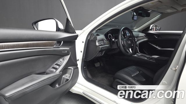 Honda Accord (X) 2.0 Hybrid Touring 2019 — фото 10