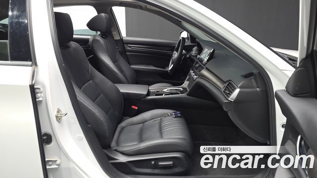 Honda Accord (X) 2.0 Hybrid Touring 2019 — фото 16