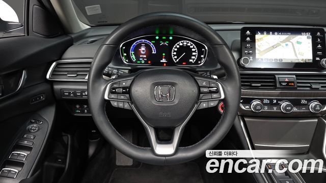 Honda Accord (X) 2.0 Hybrid Touring 2019 — фото 18