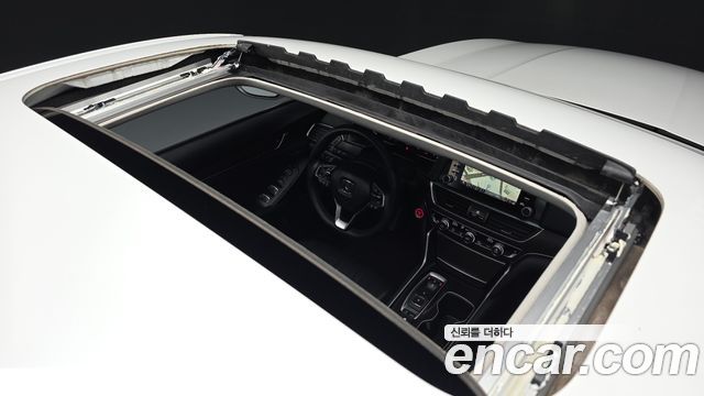 Honda Accord (X) 2.0 Hybrid Touring 2019 — фото 22