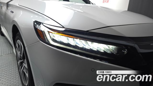 Honda Accord (X) 2.0 Hybrid Touring 2019 — фото 28