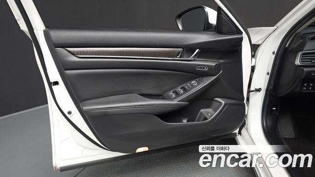 Honda Accord (X) 2.0 Hybrid Touring 2019 — фото 30