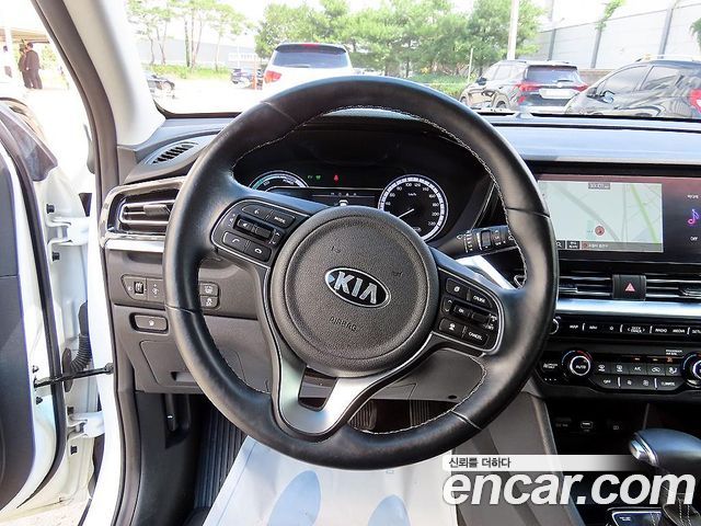 Kia Niro 1.6 HEV Prestige 2021 — фото 8