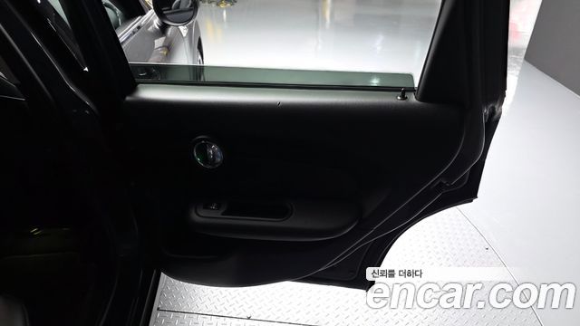 MINI Cooper S Clubman Standard 2nd 2021 — фото 31