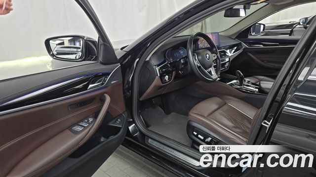 BMW 5 Series (G30) 523d xDrive Luxury 2022 — фото 10