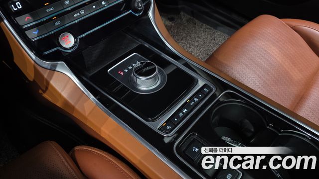 Jaguar XE 20d Portfolio 2016 — фото 9
