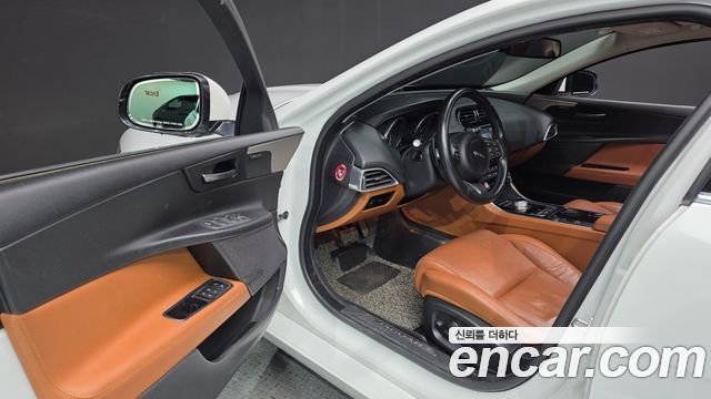 Jaguar XE 20d Portfolio 2016 — фото 10