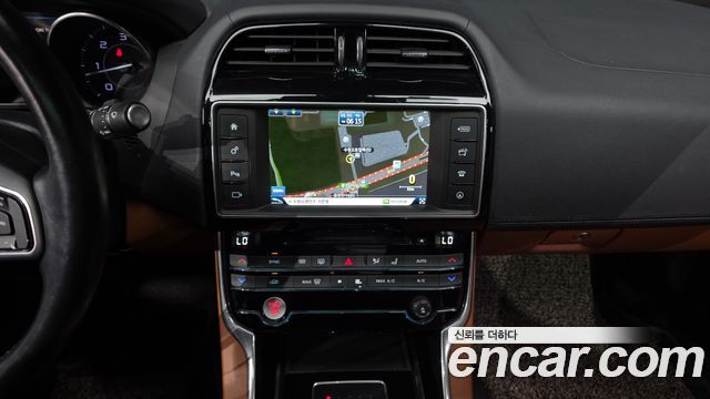Jaguar XE 20d Portfolio 2016 — фото 18