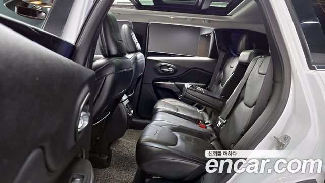Jeep Cherokee (KL) 2.4 Limited AWD 2021 — фото 12