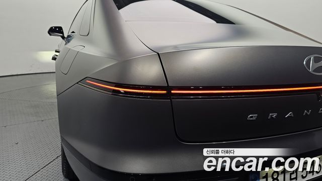 Hyundai Grandeur (GN7) 2,5 Gasoline 2WD Calligraphy 2023 — фото 23