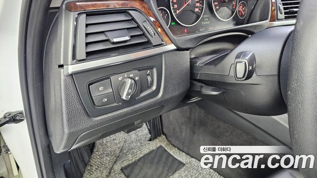BMW 3 Series (F30) 320i 2013 — фото 16