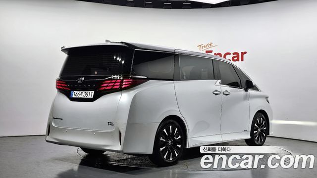 Toyota Alphard (IV) 2.5 HEV Executive AWD 2025 — фото 2