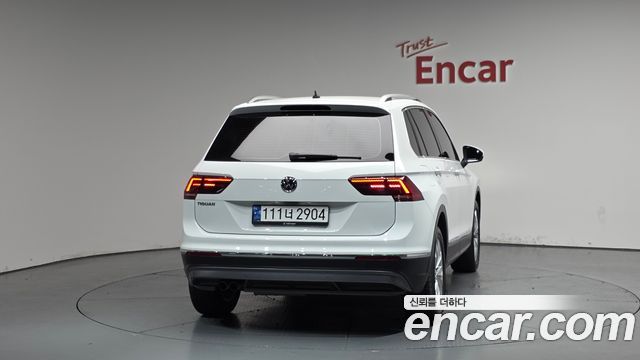 Volkswagen Tiguan (II) 2.0 TDI Premium 2018 — фото 4