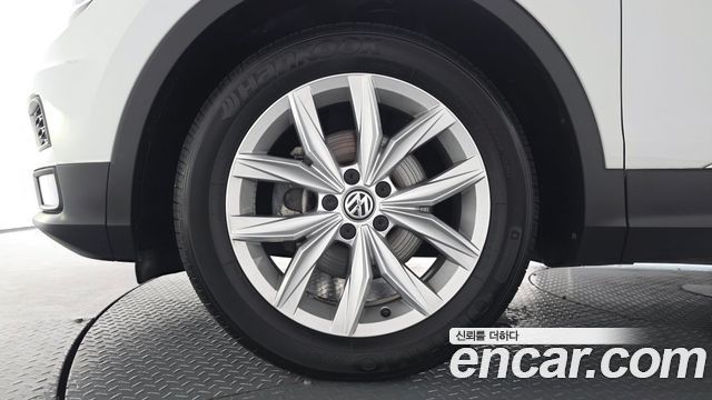Volkswagen Tiguan (II) 2.0 TDI Premium 2018 — фото 5