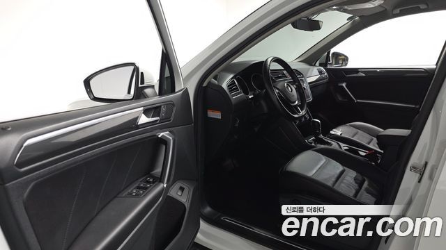 Volkswagen Tiguan (II) 2.0 TDI Premium 2018 — фото 10