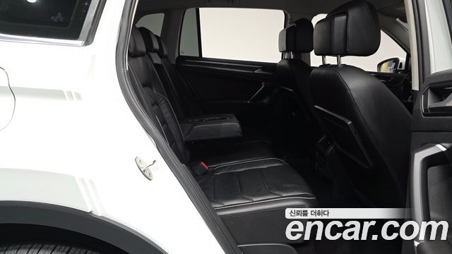 Volkswagen Tiguan (II) 2.0 TDI Premium 2018 — фото 11