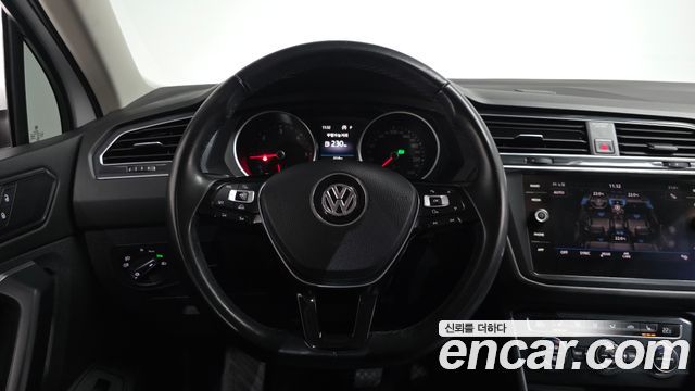 Volkswagen Tiguan (II) 2.0 TDI Premium 2018 — фото 12