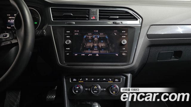 Volkswagen Tiguan (II) 2.0 TDI Premium 2018 — фото 13