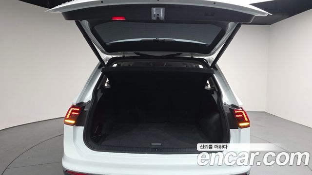 Volkswagen Tiguan (II) 2.0 TDI Premium 2018 — фото 20