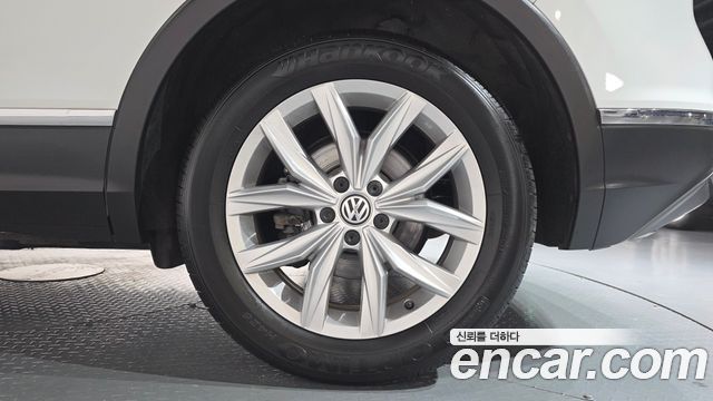 Volkswagen Tiguan (II) 2.0 TDI Premium 2018 — фото 21