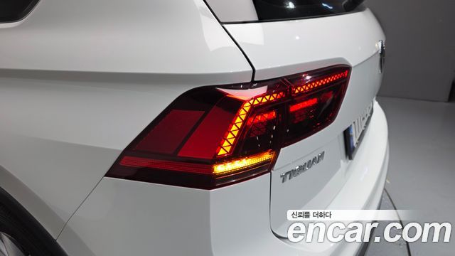 Volkswagen Tiguan (II) 2.0 TDI Premium 2018 — фото 23