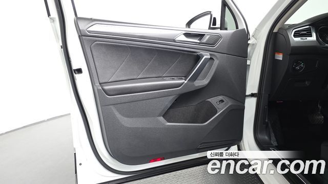 Volkswagen Tiguan (II) 2.0 TDI Premium 2018 — фото 24
