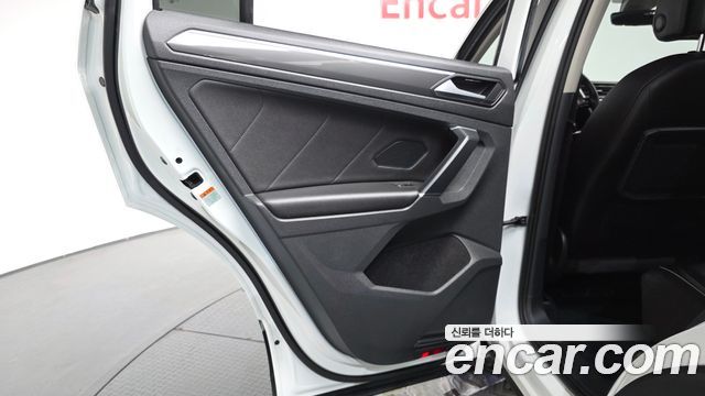 Volkswagen Tiguan (II) 2.0 TDI Premium 2018 — фото 25