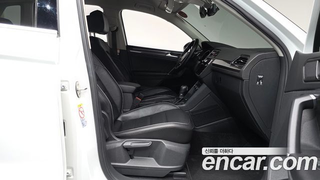 Volkswagen Tiguan (II) 2.0 TDI Premium 2018 — фото 26