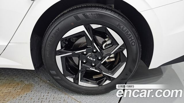 Kia K5 (III) 2.0 Prestige 2024 — фото 27