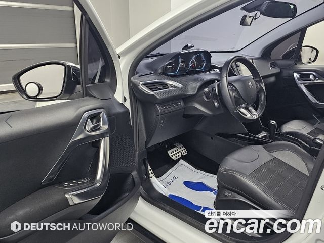 Peugeot 2008 1.6 e-HDi Feline L 2015 — фото 15
