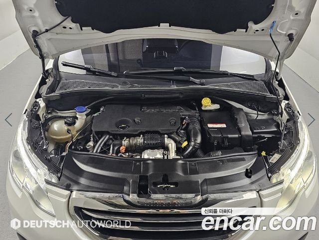 Peugeot 2008 1.6 e-HDi Feline L 2015 — фото 23