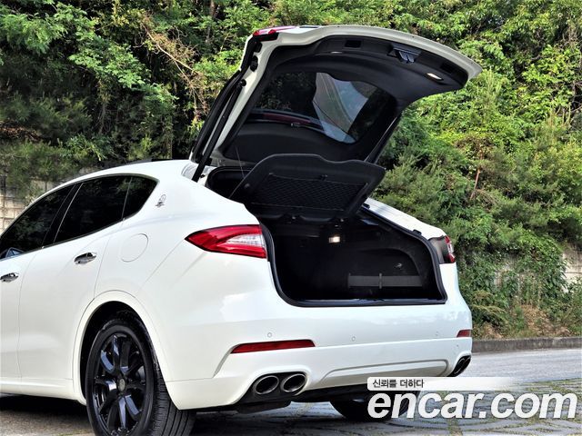 Maserati Levante 3.0 Diesel AWD Luxury 2017 — фото 5