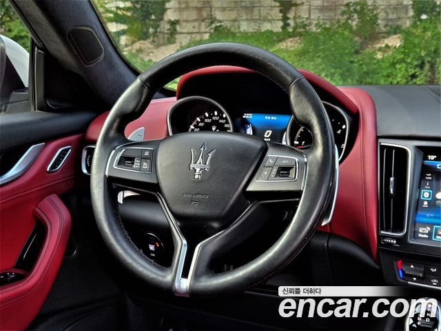 Maserati Levante 3.0 Diesel AWD Luxury 2017 — фото 8