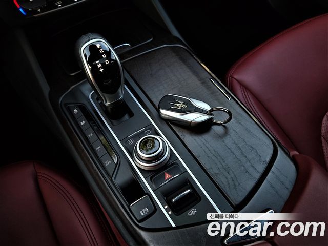 Maserati Levante 3.0 Diesel AWD Luxury 2017 — фото 10