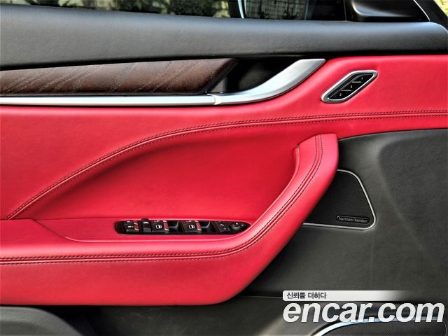 Maserati Levante 3.0 Diesel AWD Luxury 2017 — фото 19