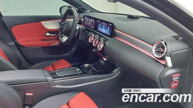 Mercedes-Benz A-Class (W177) AMG A45 4MAITC+ Hatchback 2025 — фото 9
