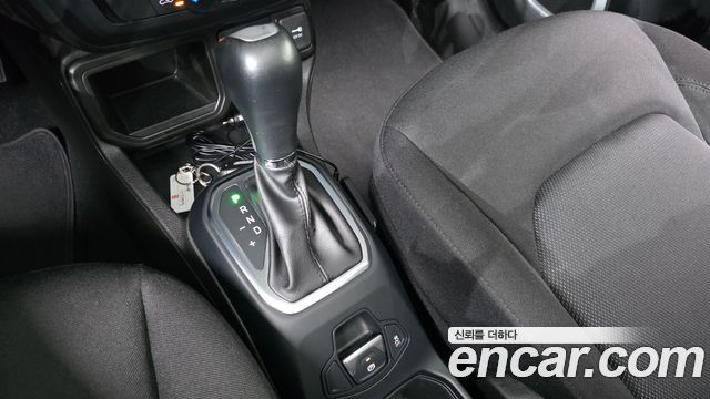 Jeep Renegade 2.4 Longitude 2021 — фото 9