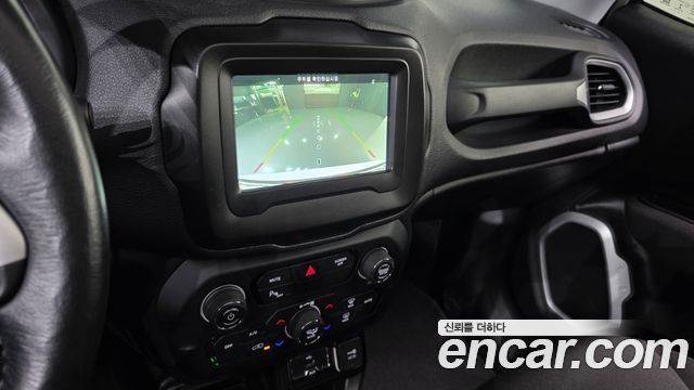 Jeep Renegade 2.4 Longitude 2021 — фото 17