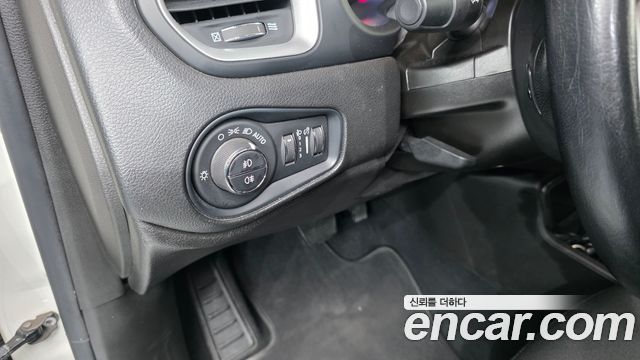 Jeep Renegade 2.4 Longitude 2021 — фото 18