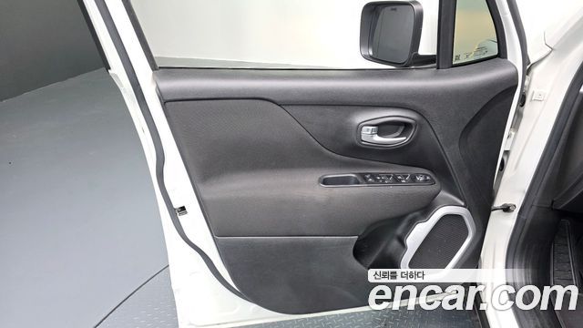 Jeep Renegade 2.4 Longitude 2021 — фото 24