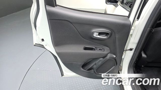 Jeep Renegade 2.4 Longitude 2021 — фото 25