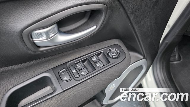 Jeep Renegade 2.4 Longitude 2021 — фото 28