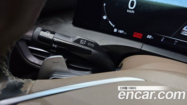 Kia K8 2.5 Gasoline 2WD Signature Special 2023 — фото 29