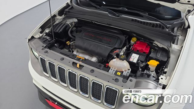 Jeep Renegade 2.4 Limited 2021 — фото 6
