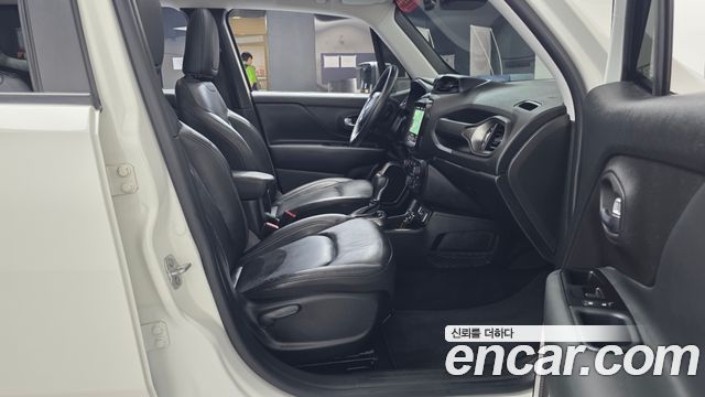 Jeep Renegade 2.4 Limited 2021 — фото 11
