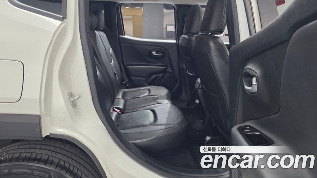 Jeep Renegade 2.4 Limited 2021 — фото 12