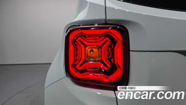 Jeep Renegade 2.4 Limited 2021 — фото 23