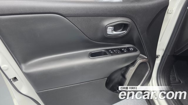 Jeep Renegade 2.4 Limited 2021 — фото 24