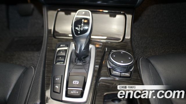 BMW 5 Series (F10) 528i Luxury Plus 2016 — фото 9