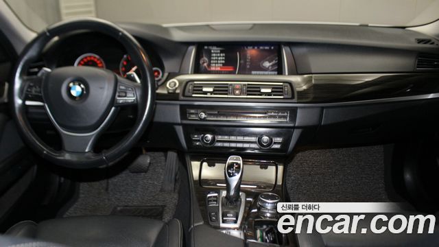 BMW 5 Series (F10) 528i Luxury Plus 2016 — фото 17